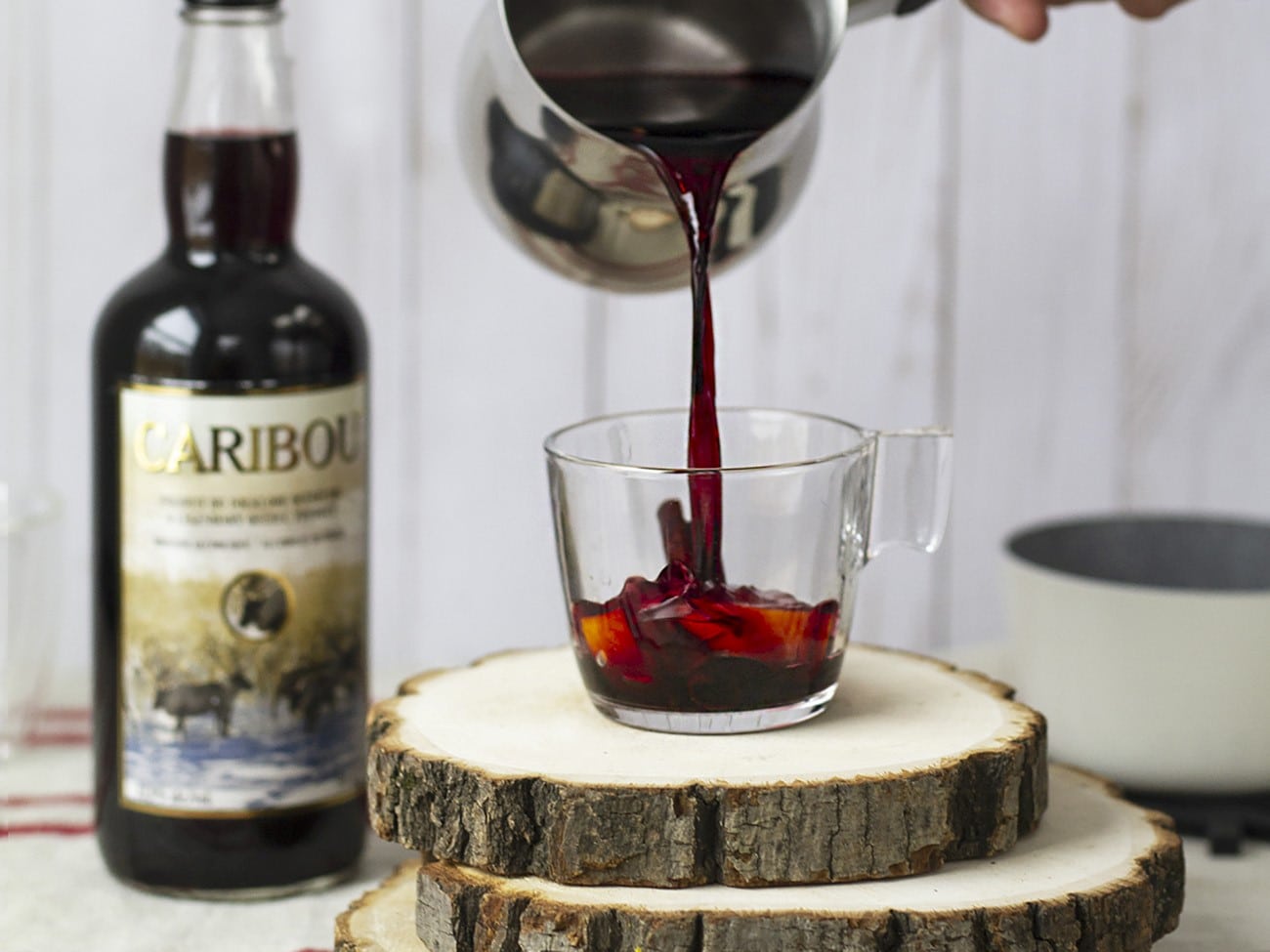 Vin Caribou - Boisson traditionnelle du québec (Canada)